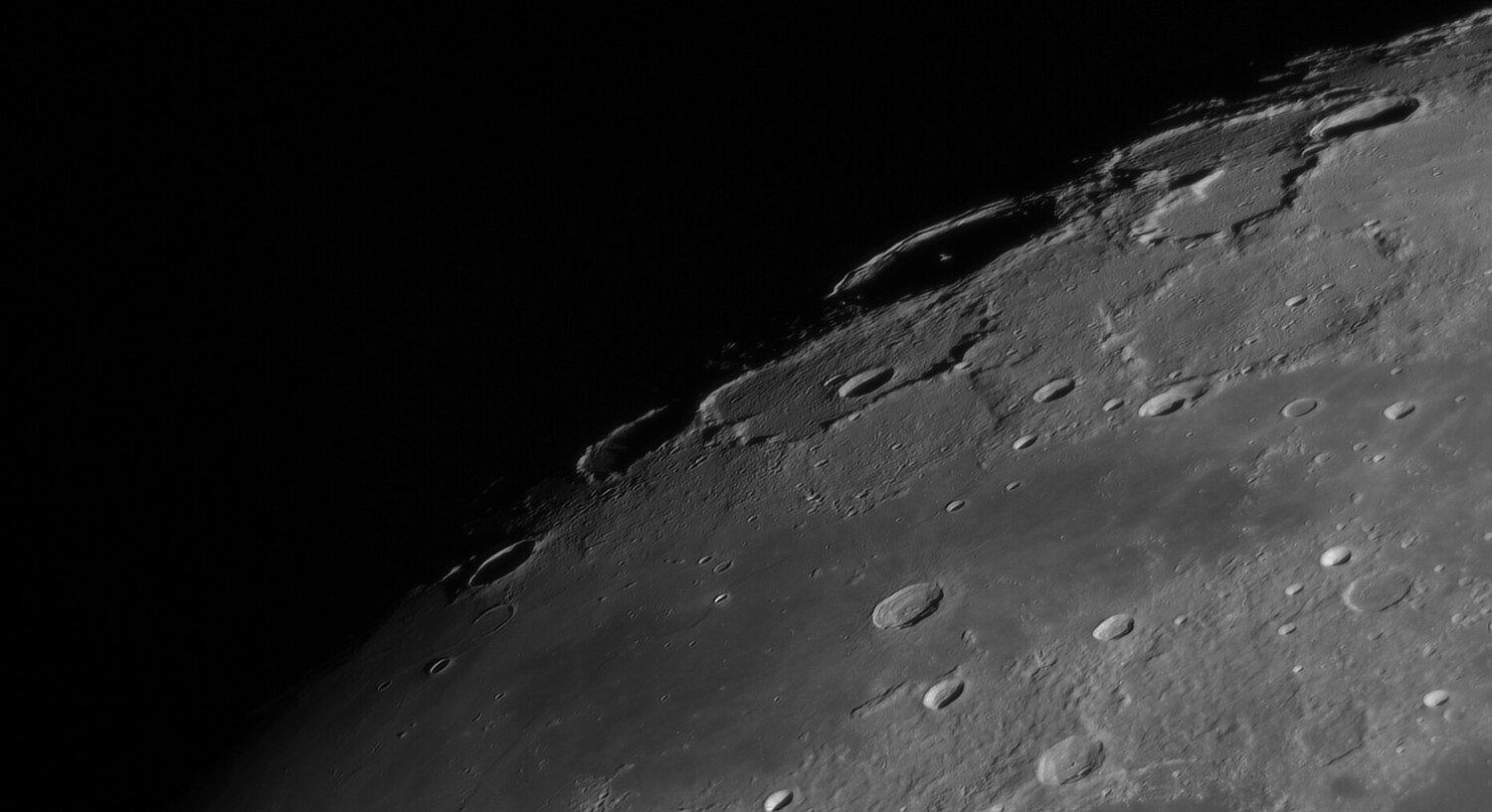 139436248_Moon_220922_271220_ZWOASI290MM_G-ccd_AS_P30_lapl5_ap922.thumb.jpg.dc1c261be734453eba0aa8c808c982fe.jpg