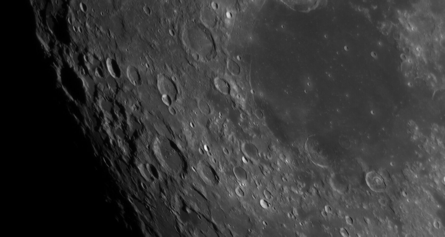 140921795_Moon_220348_271220_ZWOASI290MM_G-ccd_AS_P30_lapl5_ap1661.thumb.jpg.5346f25b532d0209db6c9570ca3be516.jpg