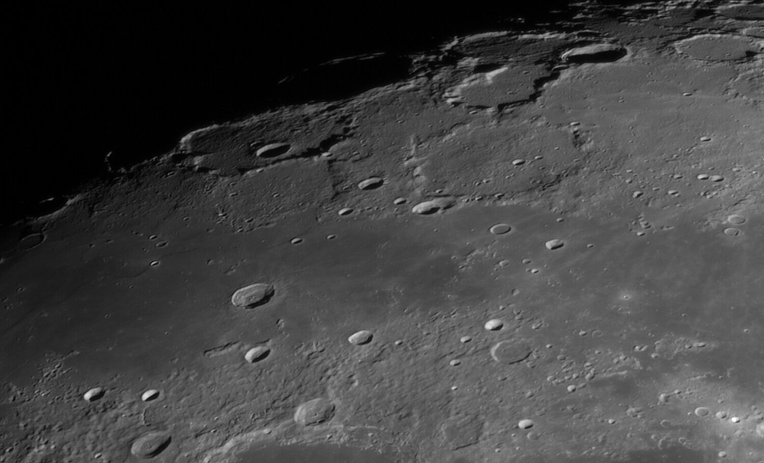 151506438_Moon_235457_271120_ZWOASI290MM_Continuum_AS_P30_lapl6_ap1204.thumb.jpg.3383ea4918636dbe1161515aeabf49f1.jpg
