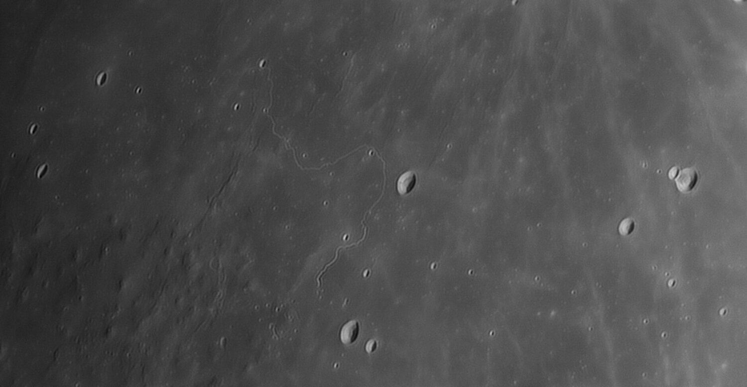 1547128665_Moon_225440_271220_ZWOASI290MM_R-ccd_lapl6_ap1166.thumb.jpg.8f0c8a250f377174edcc7ef8f8b7a18f.jpg