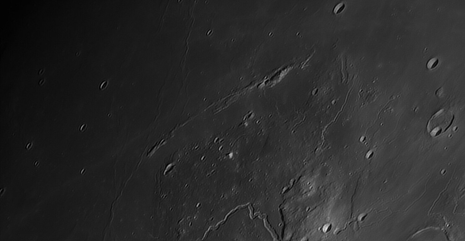 1723810312_Moon_224211_271220_ZWOASI290MM_R-ccd_lapl6_ap1044.thumb.jpg.f1dcb8f7fe1d8cf1795544ce93639c02.jpg