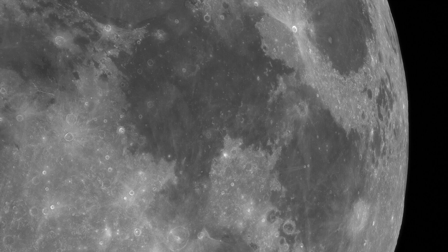 1913598628_Moon_213121_271220_ZWOASI290MM_G-ccd_AS_P20_lapl4_ap3208-sharpen-sharpen.thumb.jpg.b5bfc6fe1b94e3bd07ecb127df8fdbab.jpg