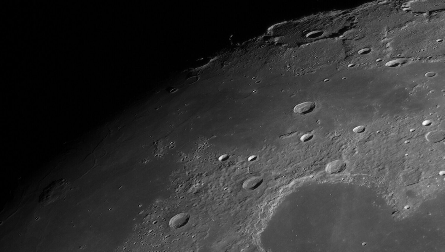 1962492363_Moon_235422_271120_ZWOASI290MM_Continuum_AS_P30_lapl6_ap1290.thumb.jpg.faca1fad9ba9cbe424abd9bde676383f.jpg