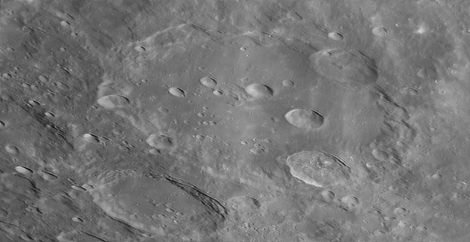 620843196_Moon_230447_271220_ZWOASI290MM_R-ccd_lapl6_ap1149.thumb.jpg.8c314573554966564355d952634b3860.jpg