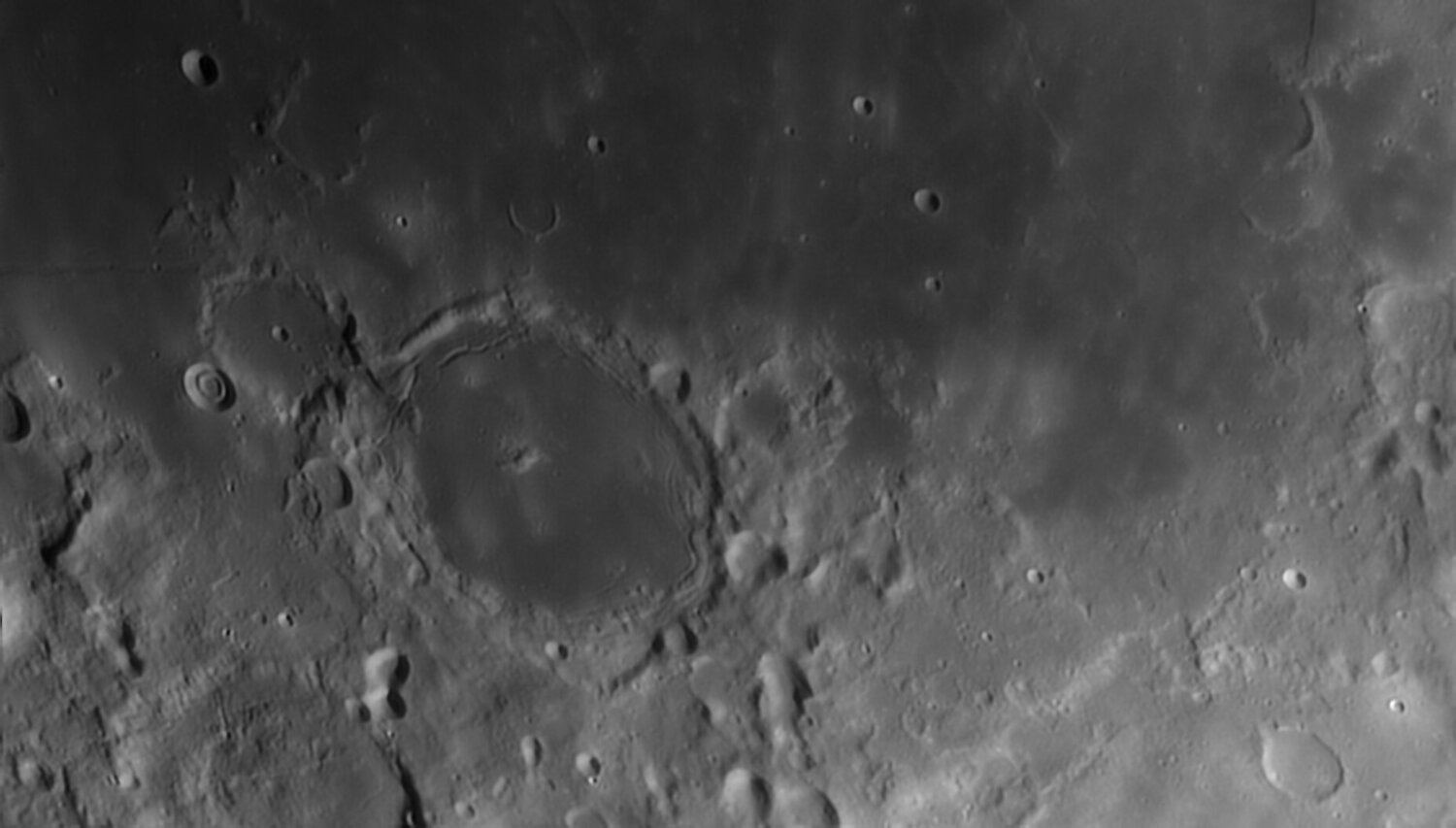 736821857_Moon_213409_251120_ZWOASI290MM_IR_590nm_AS_P40_lapl5_ap2059.thumb.jpg.3fbf5a961e109b50745c9af6b01f8ef4.jpg