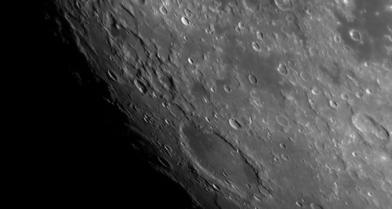 753218700_Moon_220408_271220_ZWOASI290MM_G-ccd_AS_P30_lapl5_ap1432.thumb.jpg.7a44426bfecb373314942177c175bc16.jpg