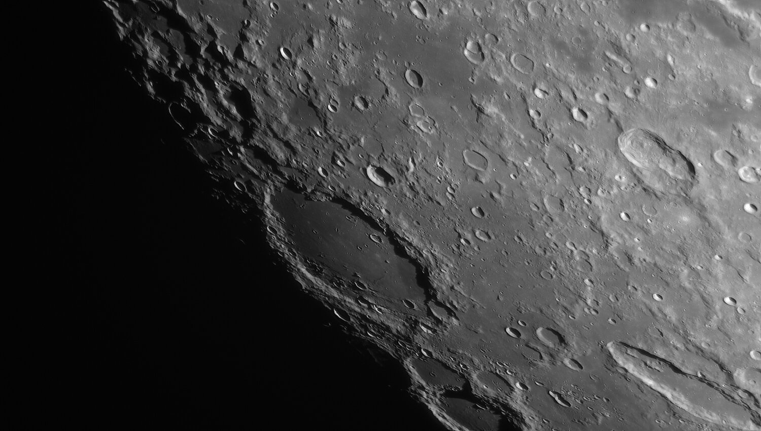 1225919237_Moon_221233_250121_ZWOASI290MM_R-ccd_AS_P30_lapl5_ap563.thumb.jpg.58350f4be180ebfd4fb113c4eca4137e.jpg