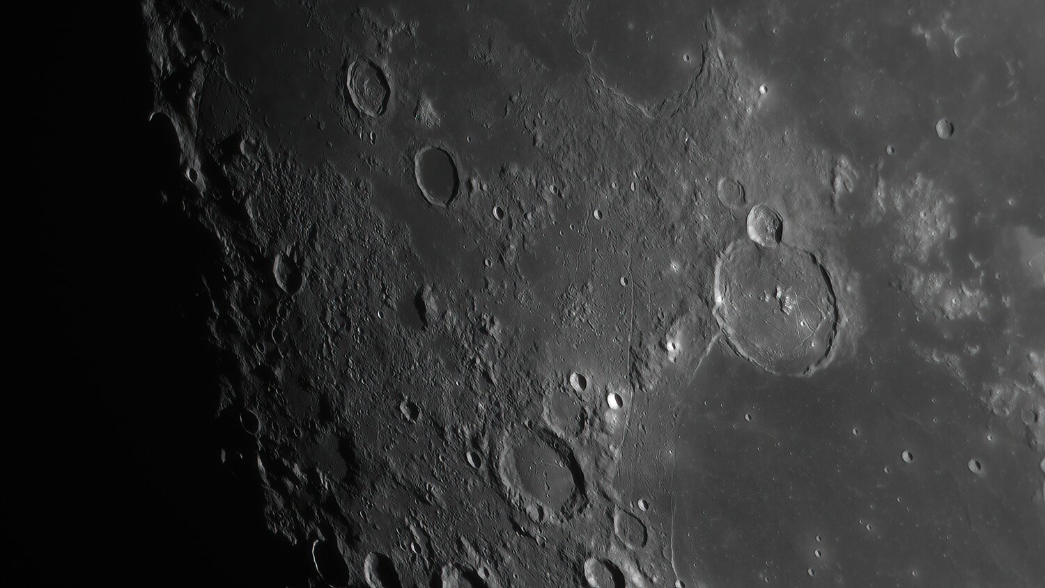 1573612871_Moon_221131_250121_ZWOASI290MM_R-ccd_AS_P30_lapl5_ap661-DeNoiseAI-low-light.thumb.jpg.dbc79daa8c56f8b2309ea89466c74410.jpg