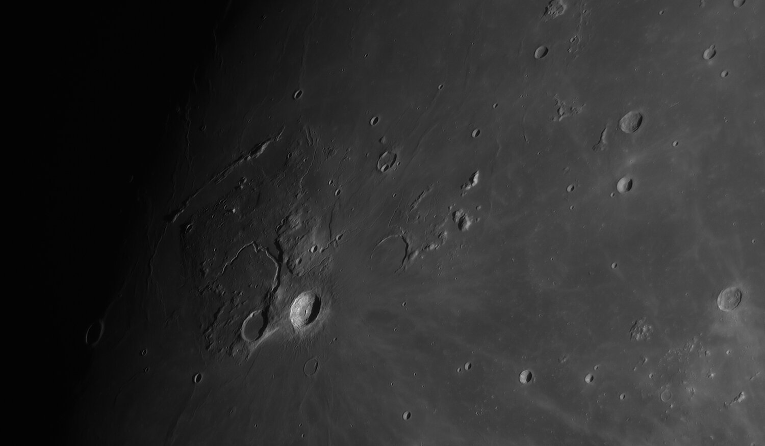 1604179985_Moon_220850_250121_ZWOASI290MM_R-ccd_AS_P30_lapl5_ap662.thumb.jpg.07c882cc596a85bce83d6ab2edfa663e.jpg