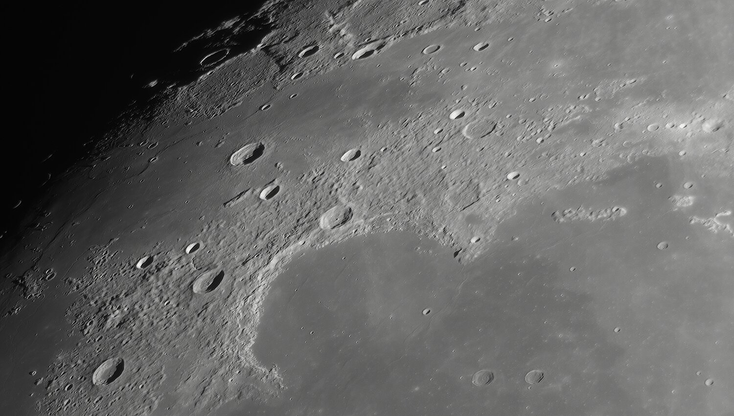 1624879819_Moon_220712_250121_ZWOASI290MM_R-ccd_AS_P30_lapl5_ap753.thumb.jpg.a1daf083df8b8666c01649e6c5e46de3.jpg