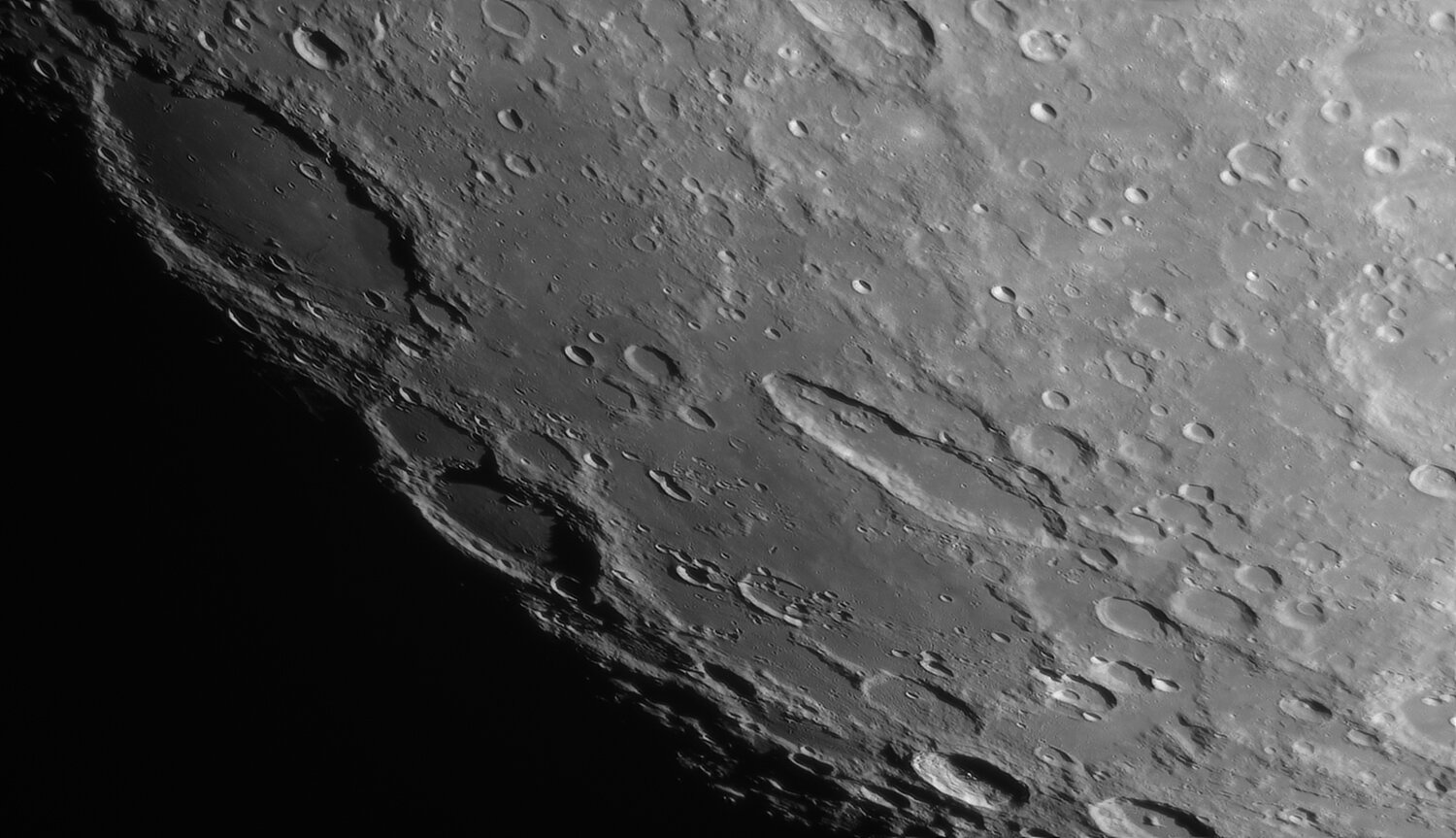 1691471967_Moon_221255_250121_ZWOASI290MM_R-ccd_AS_P30_lapl5_ap643.thumb.jpg.0965cfa7748283ea64e9a3397a008613.jpg