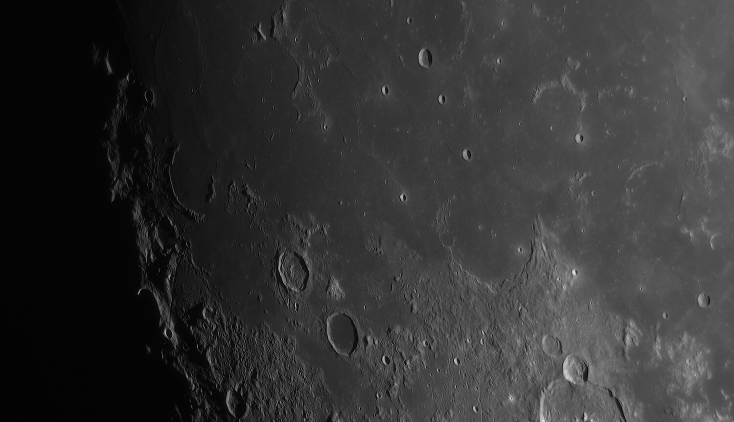 2098502145_Moon_221108_250121_ZWOASI290MM_R-ccd_AS_P30_lapl5_ap661.thumb.jpg.0c4f7ccd01cf5d8808139e026f9ba93e.jpg