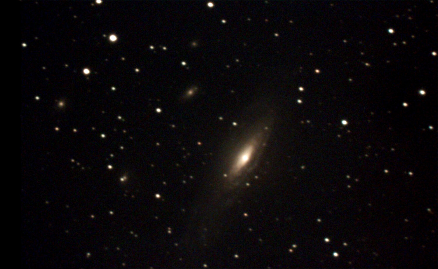 ngc 7331 21 mn stack de 42 poses unitaires de 30 secondes.jpg