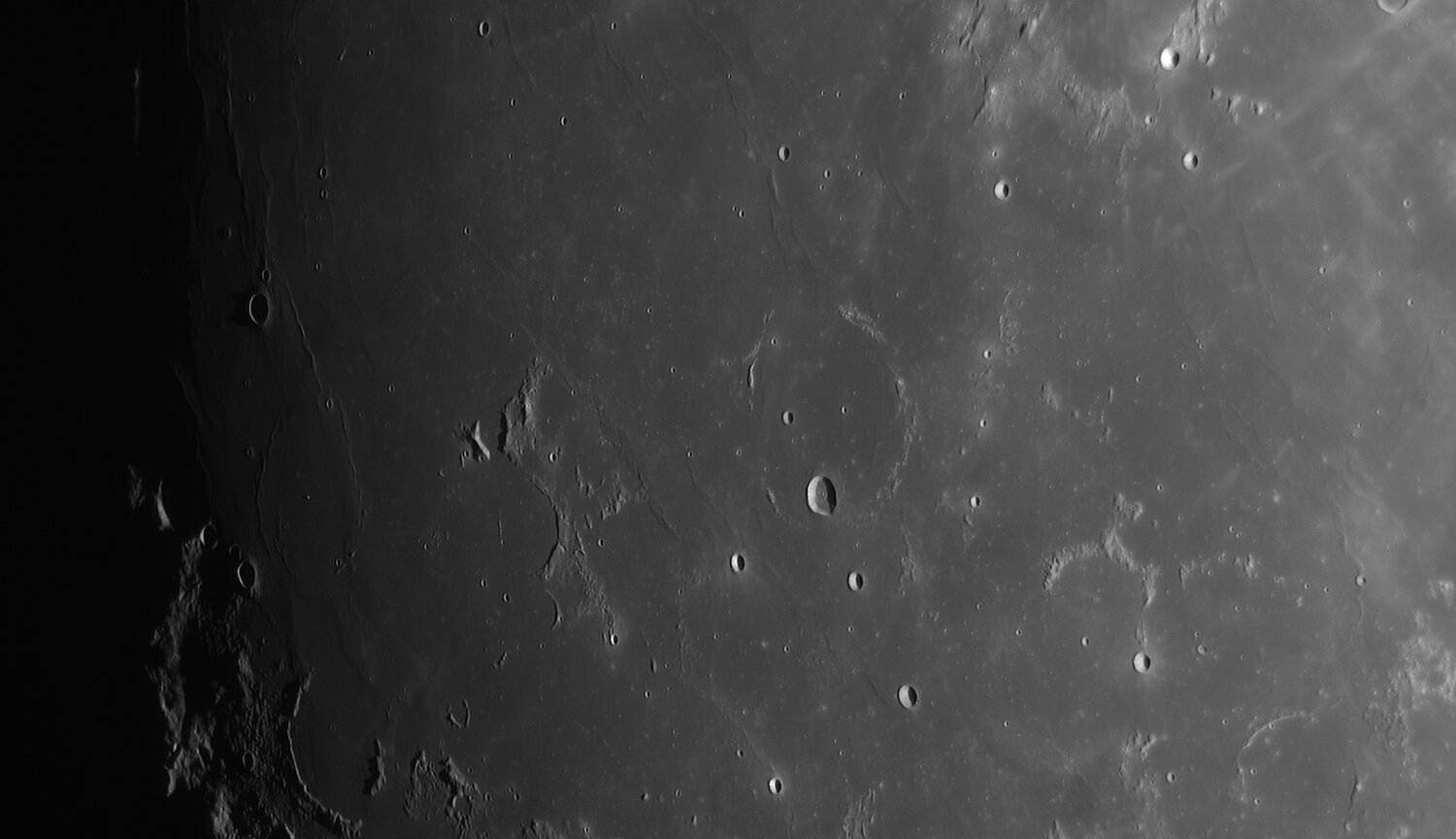 920765822_Moon_221038_250121_ZWOASI290MM_R-ccd_AS_P30_lapl5_ap640.thumb.jpg.729e069567584fa28871b03bd57dada5.jpg