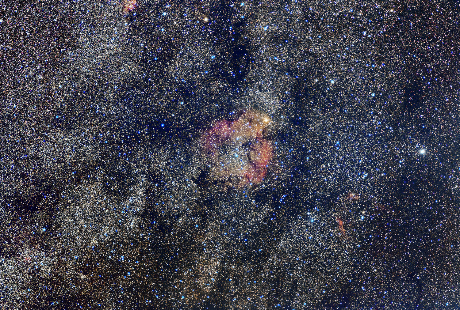 IC1396_DSLR_full.thumb.jpg.fc1aaf9e6cfe683f4760305f29433339.jpg
