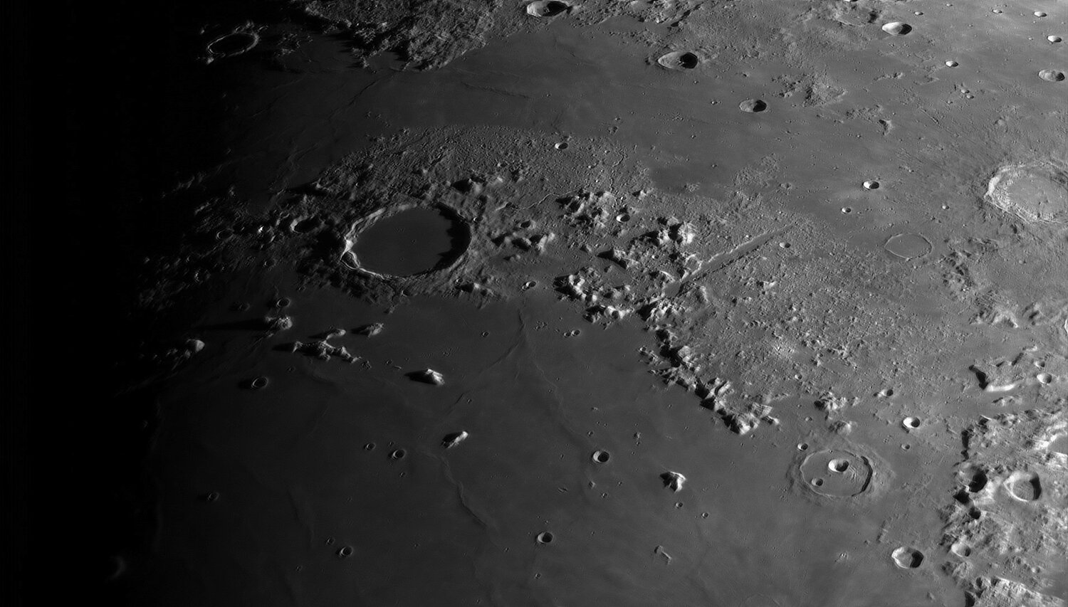 1343923530_Moon_214757_220321_ZWOASI290MM_R_AS_P30_lapl5_ap686-ds.thumb.jpg.c12a08e701f313100884cd233f7e8c39.jpg