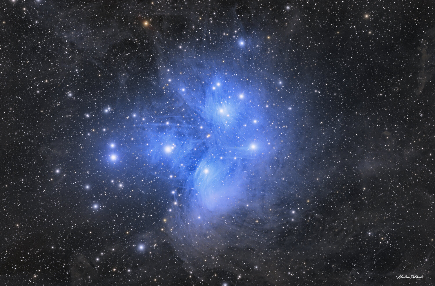 1776962576_Messier45-202012-FSQ130-LRGB_NicolasROLLAND.jpg