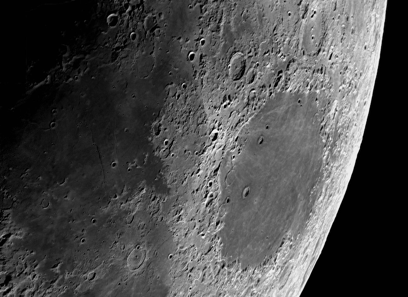 14675702_Lune17_04_21g.jpg.24e078ef6d23746f80694c343d68fd86.jpg
