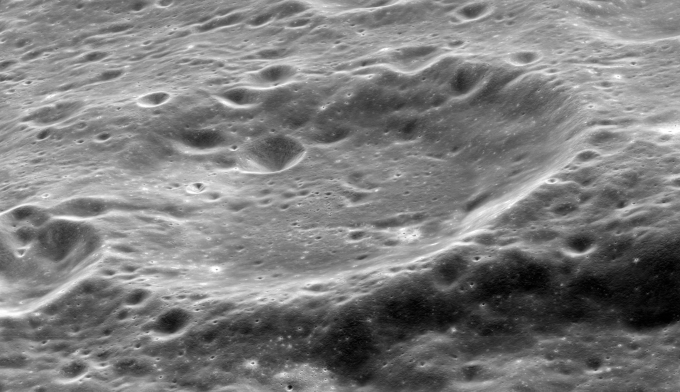 1507421153_Anders_Earthrise_crater_AS17-P-2847.jpg.6834c4f8a0e3d00123fa0570cce21846.jpg