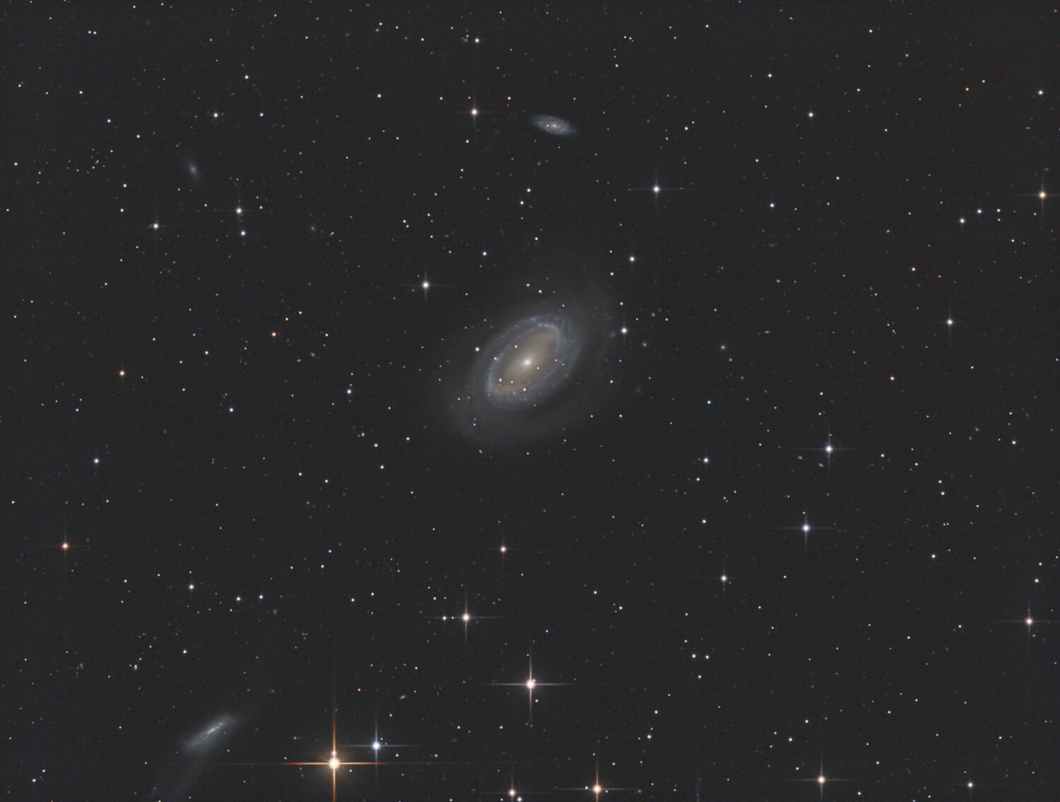96693661_NGC4725_RGB1_finalV2.thumb.jpg.49459e1abe53415e32ec3c1e1e9ad28b.jpg