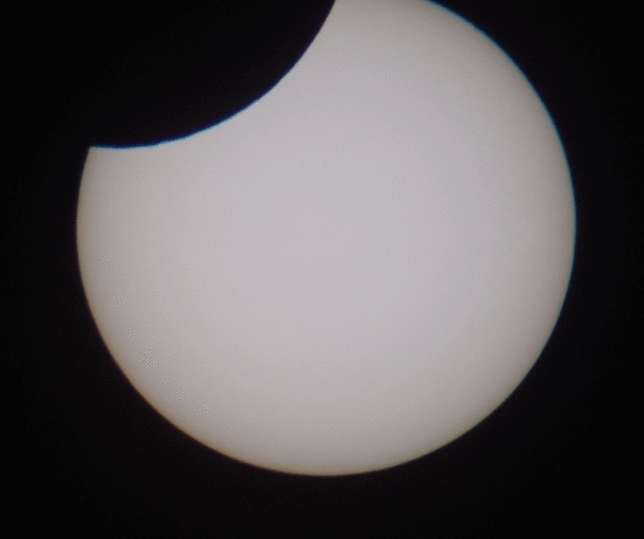 eclipse.gif.c0e25b1983673584c79777f559dd626f.gif