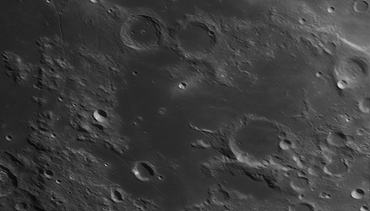 2102988355_Moon_222941_230421_ZWOASI290MM_G_AS_P50_lapl5_ap422.thumb.jpg.47f83f6b0963ebedace7f963a7c72516.jpg