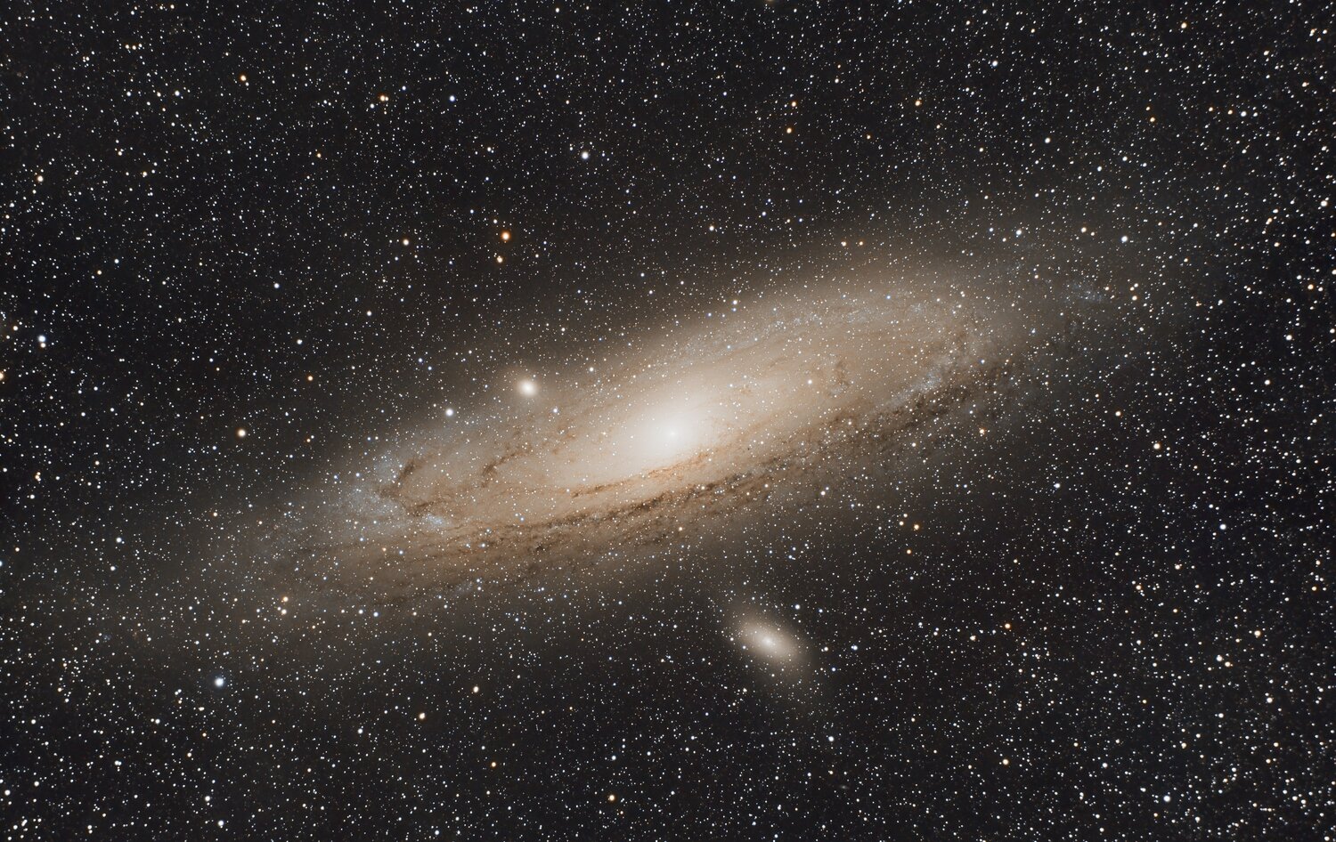 M31.thumb.jpg.edd0f928e4100395e393fea9a1d2ba52.jpg