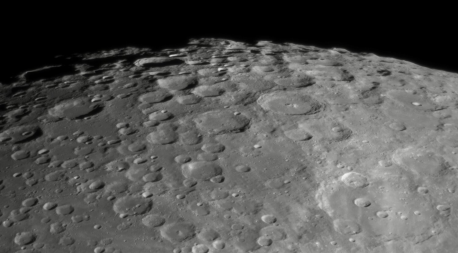 2101731919_2021-10-24-0408_9-Rouge21-Moon_ZWOASI290MM_AS_F200_lapl4_ap423_AI_Deconvolution_19.thumb.jpg.e0f8af19435e169f52234129f259946c.jpg