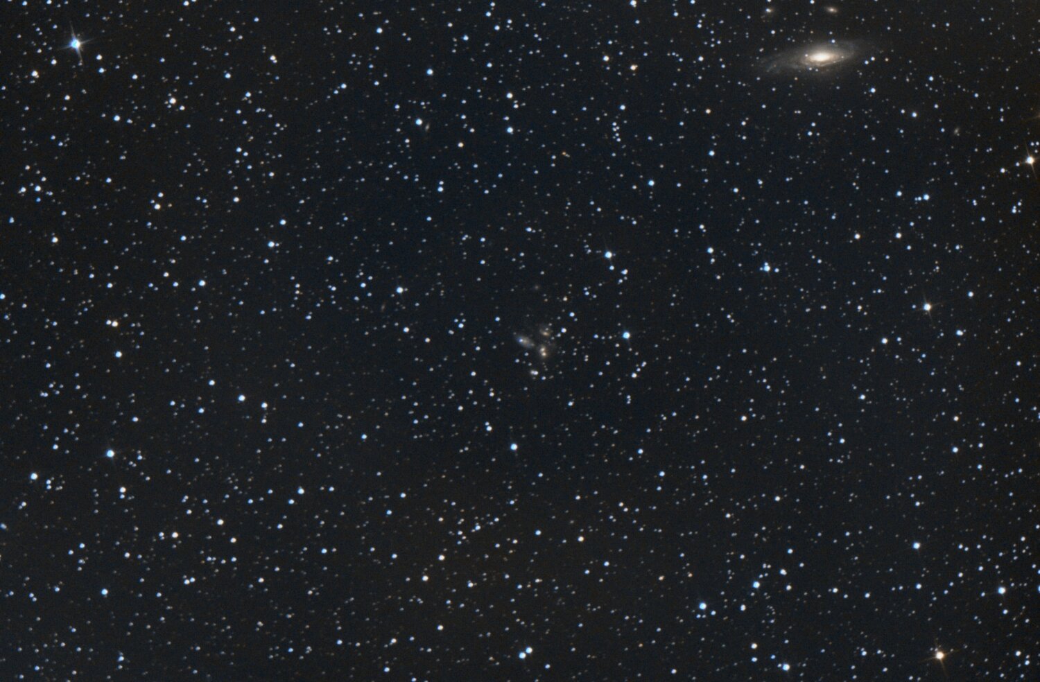NGC7331-V2_RGB_C-siril-pix-finale.jpg.3d710c116cdd072906f841e821d88a01.thumb.jpg.5ec4adcb3032f2359ad598327b697d4d.jpg