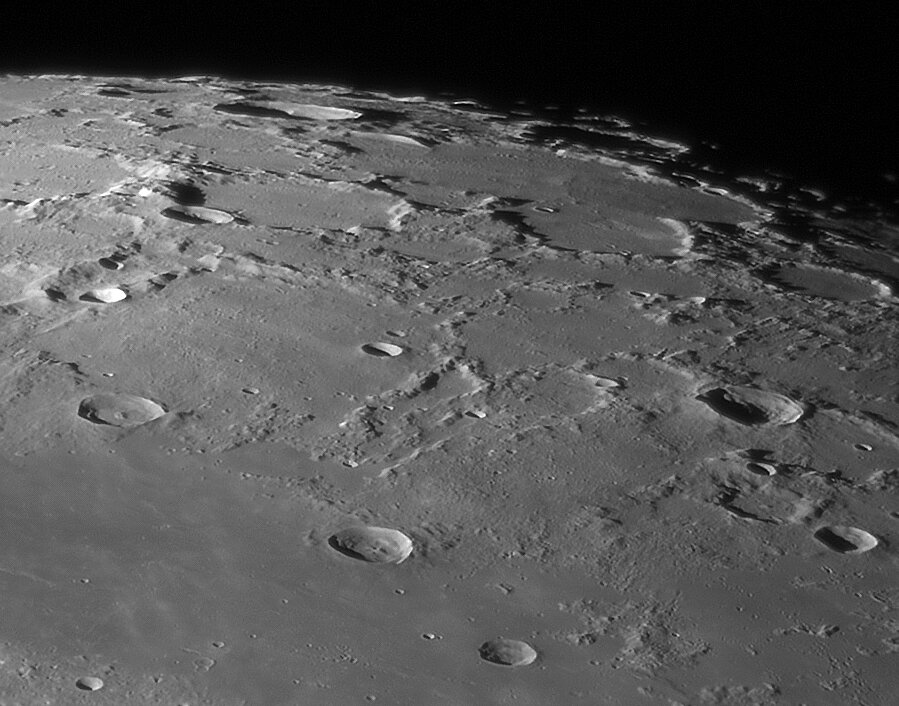 Moon_014811_241121_ZWO ASI120MM_Gain=32(off)_Exposure=1.4ms_Gamma=50_7__lapl5_ap4131____.jpg