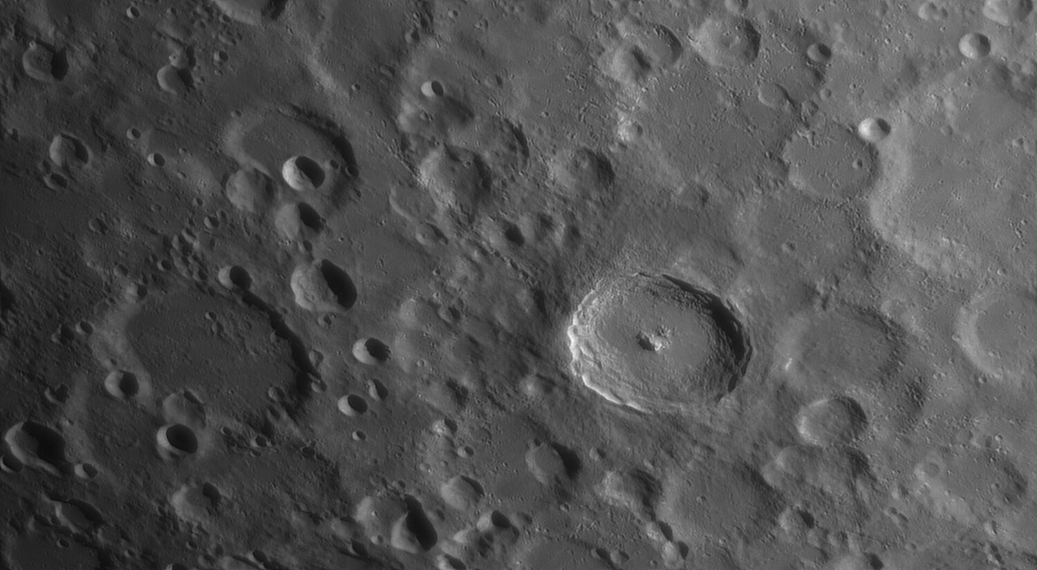 506648671_2022-02-11-1940_3-RGB-Moon_ZWOASI290MM_AS_F250_lapl6_ap1060.thumb.jpg.c8a2c27f54b63b2ad4c7b15935fa5a38.jpg
