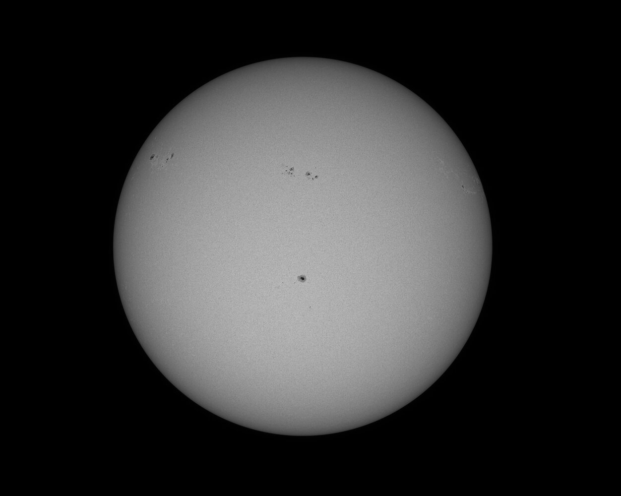 S20220205-13h00UT-sm40DS-fs60-helioTS-gpx1.7-asi178mm.thumb.jpg.9433668a40b73bab0ba3851e3bd669f1.jpg
