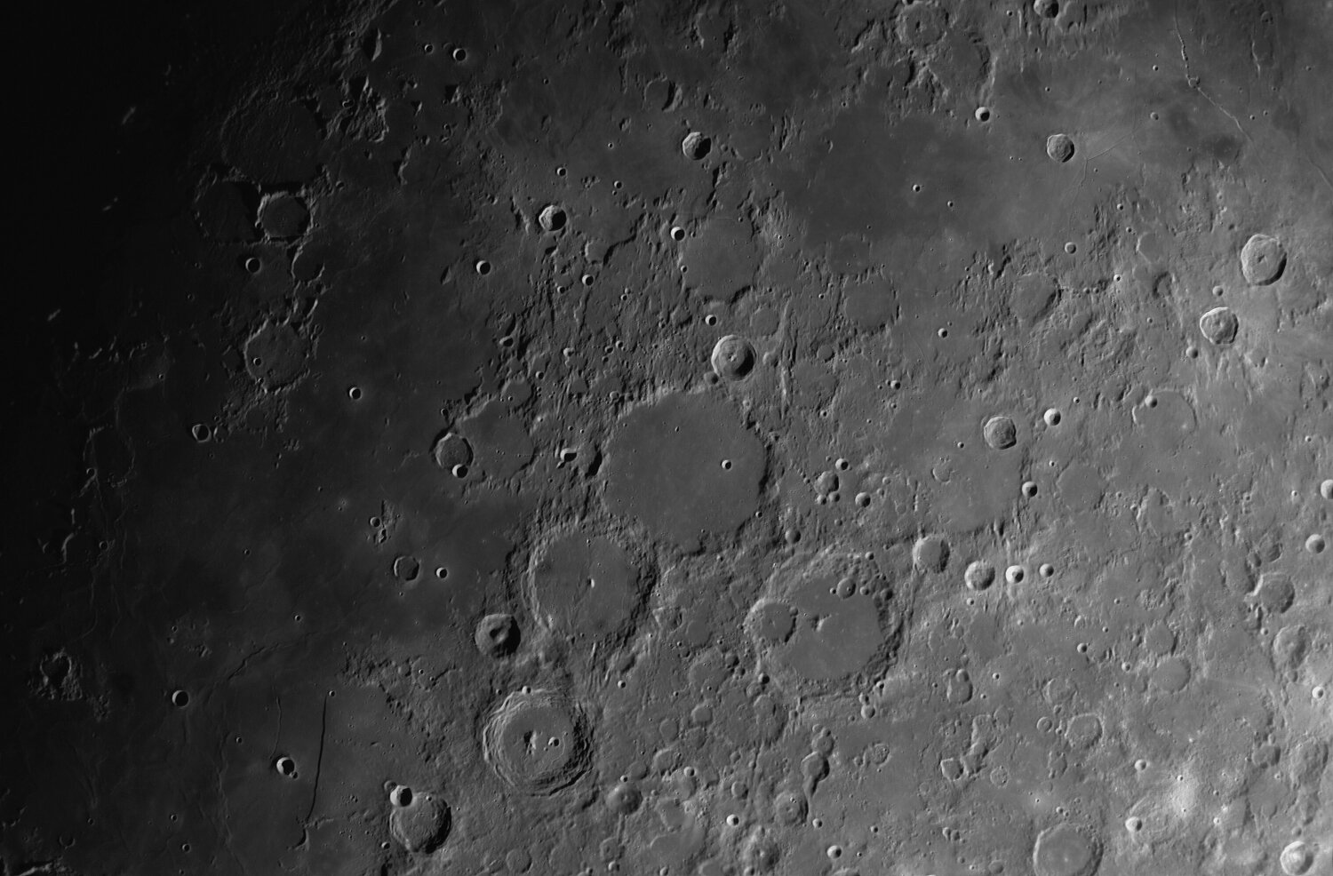 110151212_Moon_1509_100422_ZWOASI178MM_Gain179(off)_Exposure2.0ms_Gamma50_3_F0001-1230_lapl5_ap10396-Copie_lzn.thumb.jpg.0863a3443e22153c481e09e8b079c624.jpg