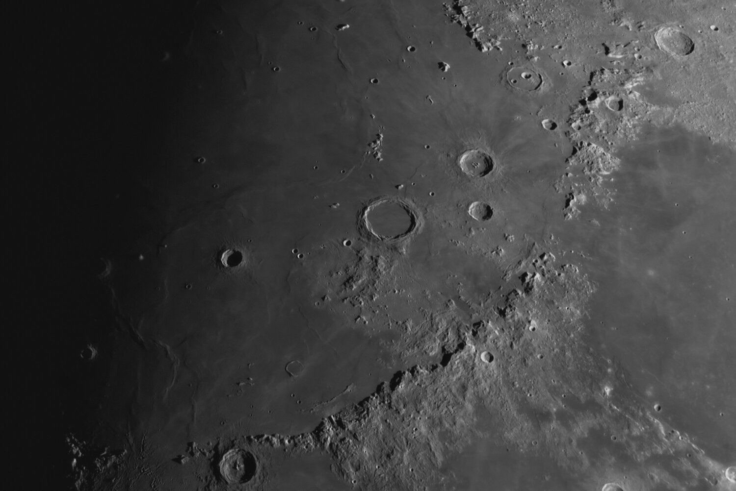 1967060012_Moon_172645_100422_ZWOASI178MM_Gain245(off)_Exposure1.2ms_Gamma50_4_F0001-1100_lapl5_ap36911_lzn.thumb.jpg.b6aada137522b64cc11af5fbc7d66155.jpg