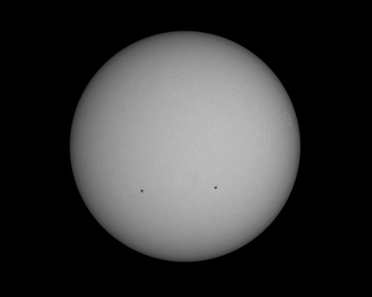 S20220501-12h40UT-fs60-helioTS-gpx1.7-asi178mm.thumb.jpg.477da8da08fb9b787bf59e223e98d882.jpg
