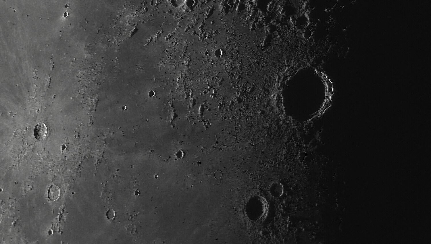 102520897_2022-08-21-0440_2-R-Moon_ZWOASI290MM_AS_F300_lapl4_ap513.thumb.jpg.dc673696230fc4ecf43239cb80938c31.jpg