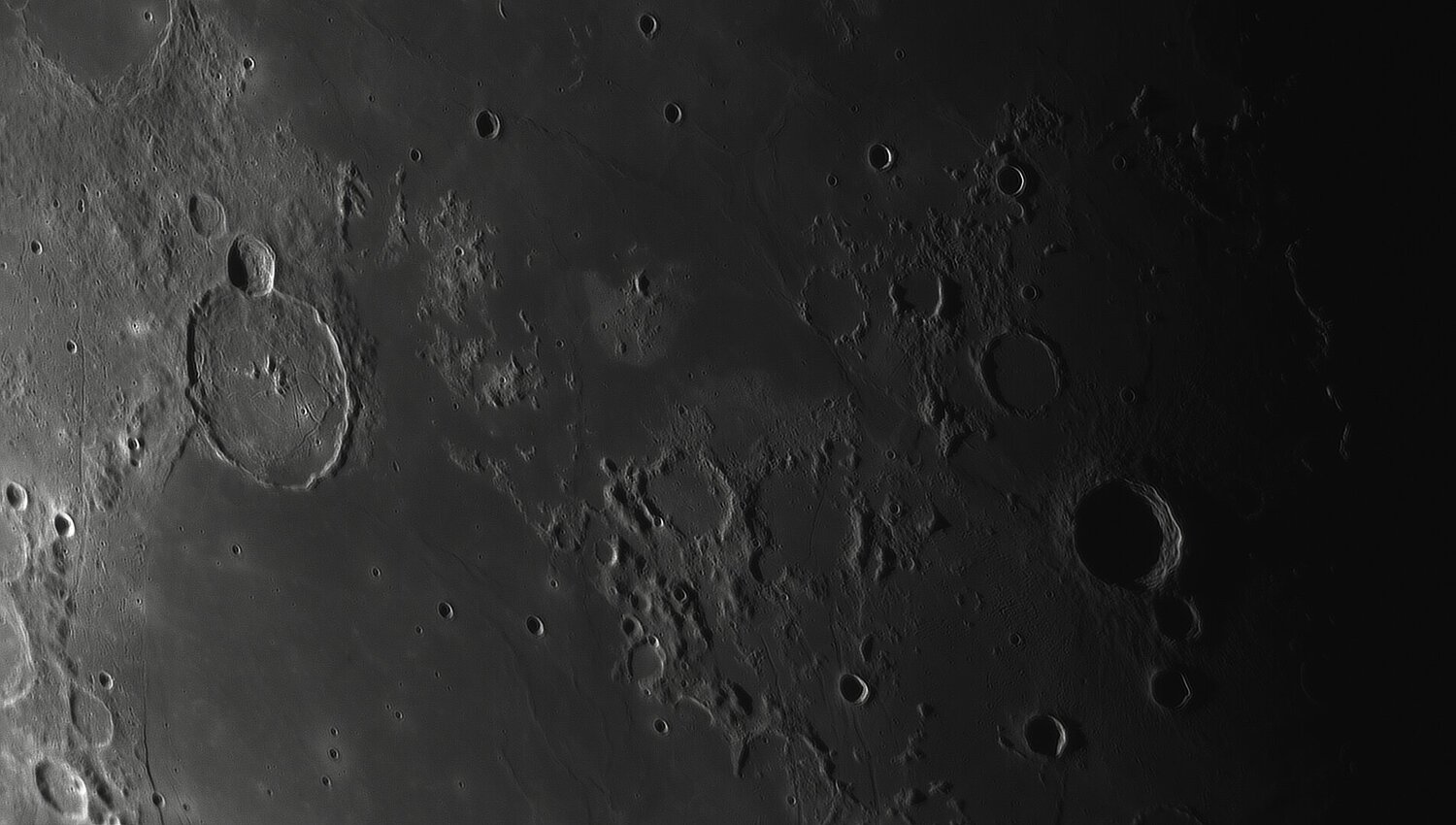 1179381860_2022-08-21-0440_6-R-Moon_ZWOASI290MM_AS_F300_lapl4_ap513.thumb.jpg.d4246dc20e3e6b7b94a0b167e451affc.jpg