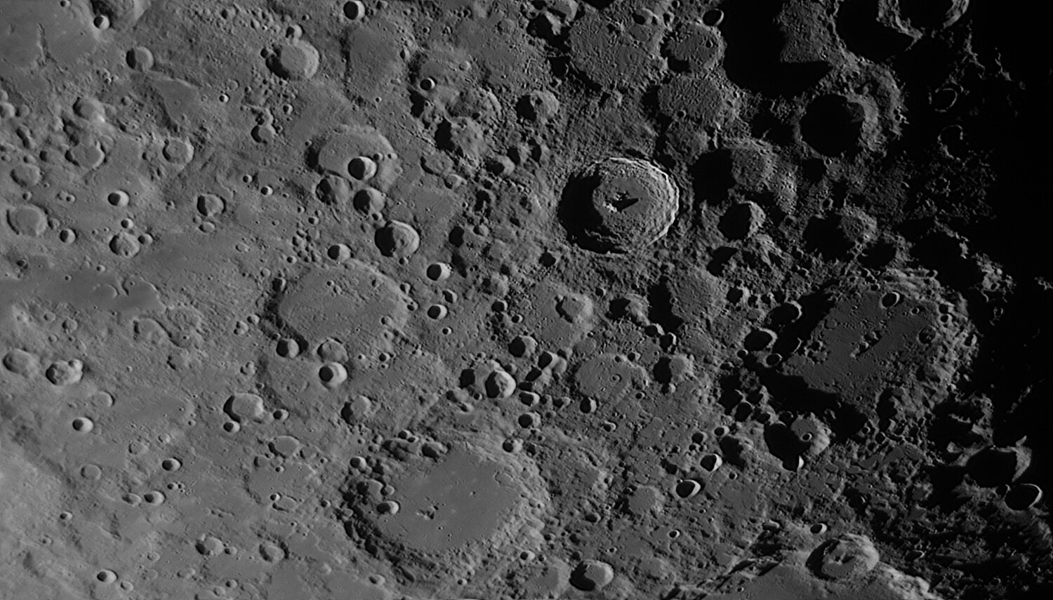1410946089_2022-11-16-0532_4-IR-Moon_ZWOASI290MM_AS_F300_lapl5_ap442-ai.thumb.jpg.e75dd28954cb6524f005e243e727f935.jpg