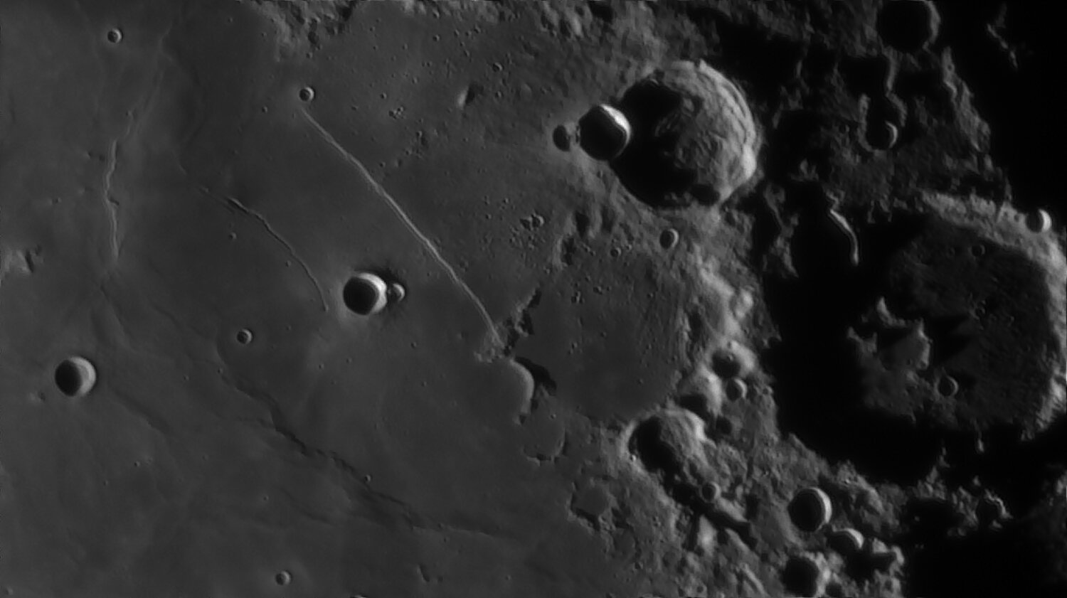 840009815_2022-11-16-0541_3-IR-Moon_ZWOASI290MM_AS_F500_lapl6_ap371_Resample20-ai.thumb.jpg.e1cfa78509bcd11c0df899e399d2024c.jpg