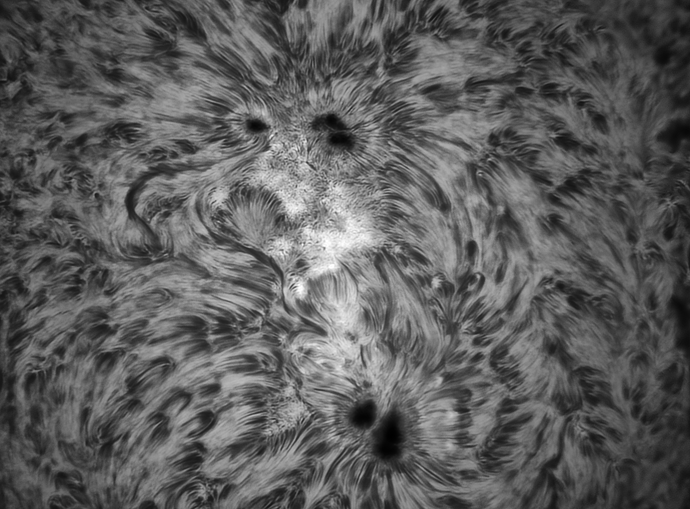 2022-12-06-1110_9-AC-IR-Sun_Halpha__100r_24T_h424reg.png