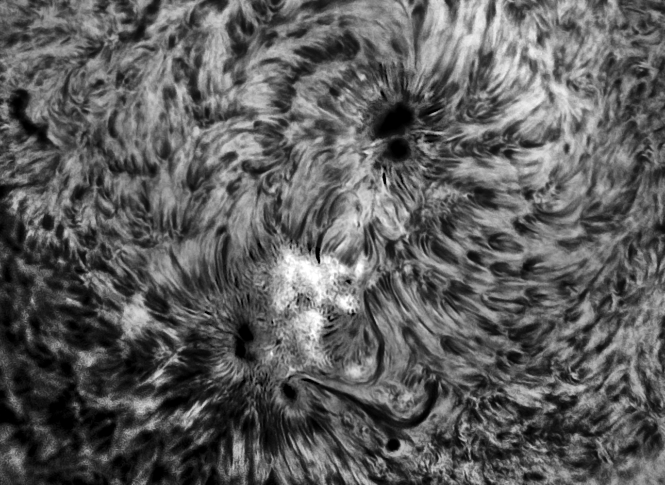 2022-12-06-1244_3-AC-IR-Sun_Halpha__100r_24T_82reg.png
