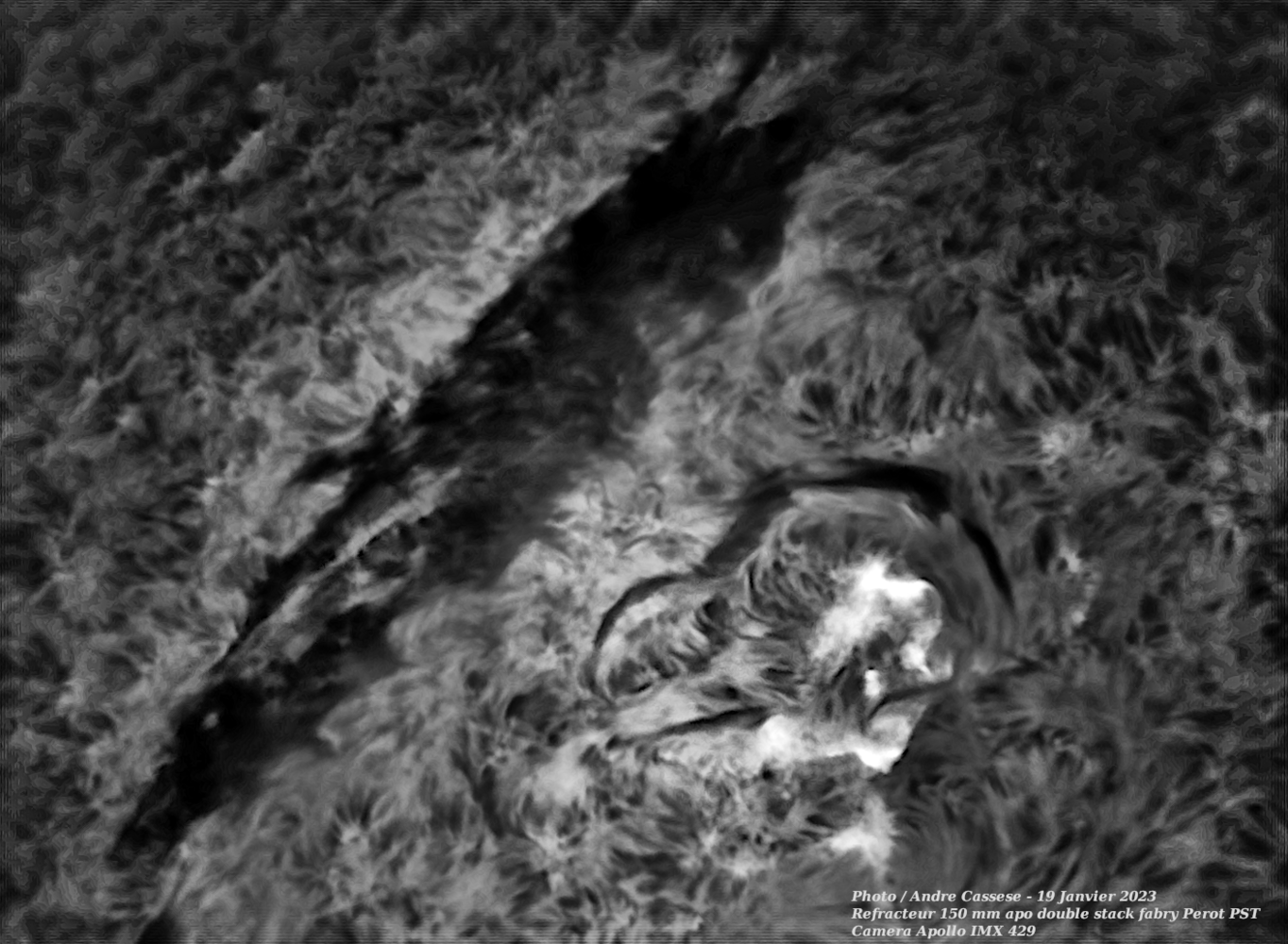 2023-01-19-1135_7-U-IR-Sun_Halpha_grosse tache solaire_100r_24T_564reg.png