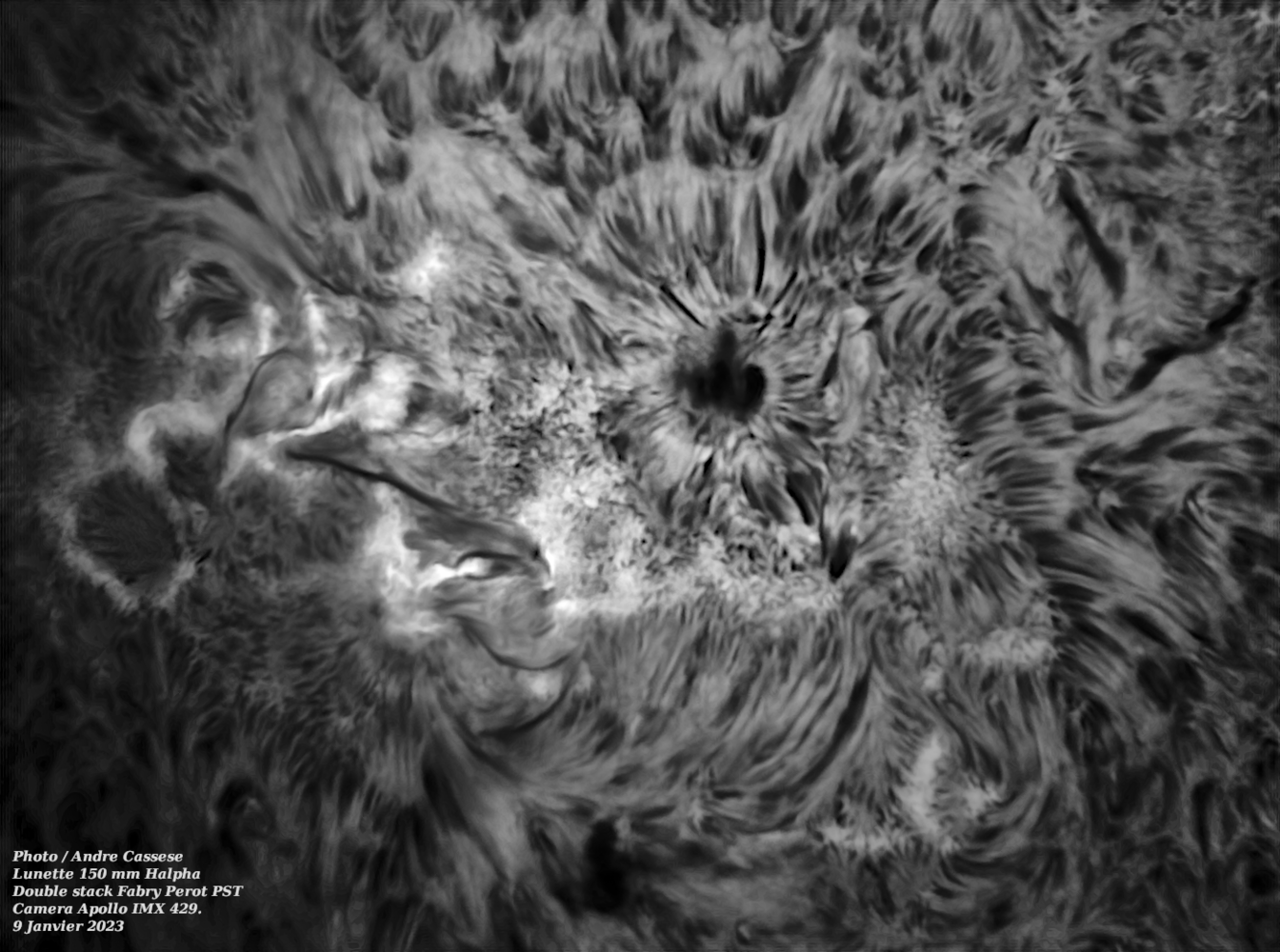 2023-01-09-1128_1-U-IR-Sun_Halpha_grosse tache solaire_100r_24T_657reg.png