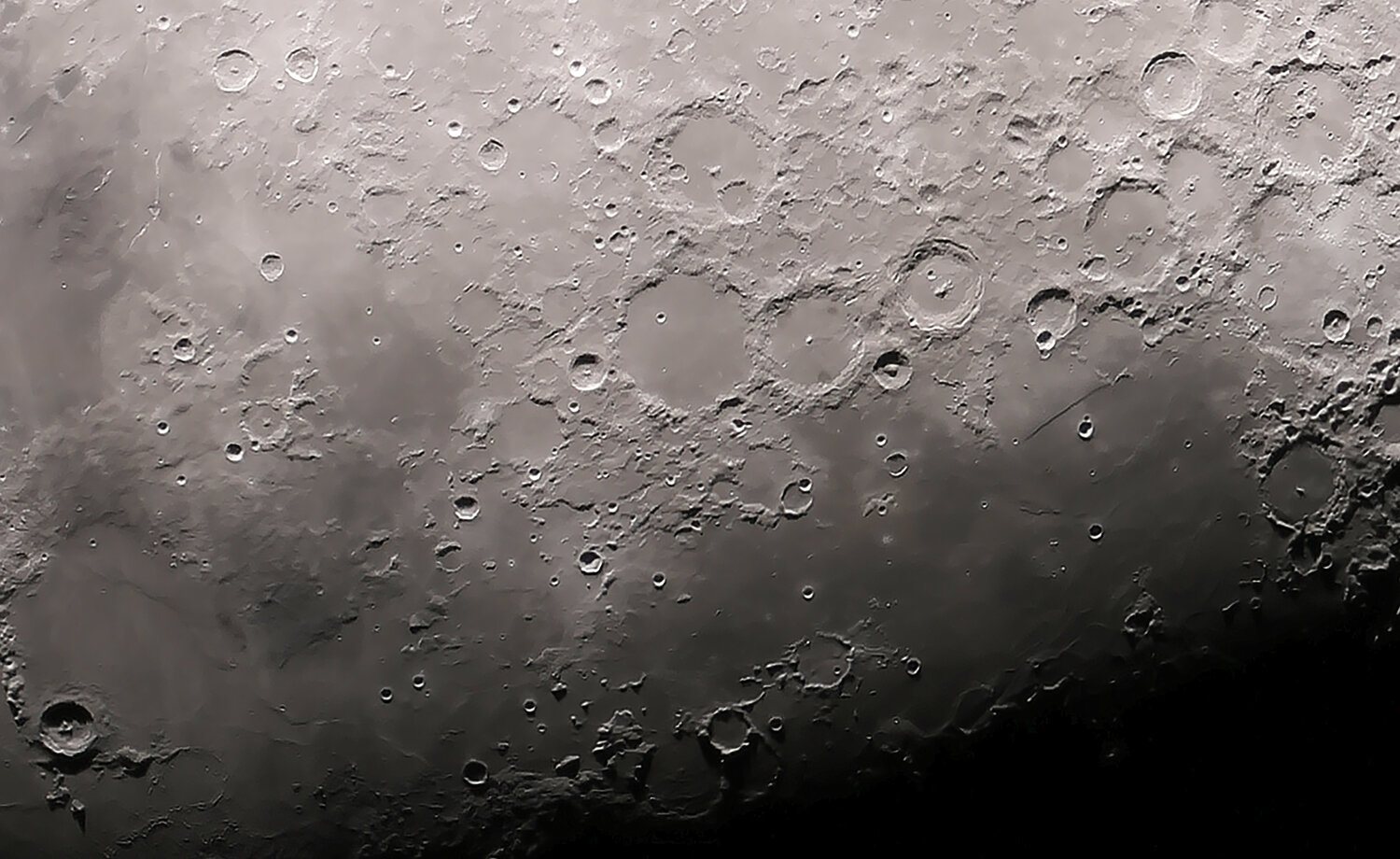 LUNE_CONV02_stacked01.jpg