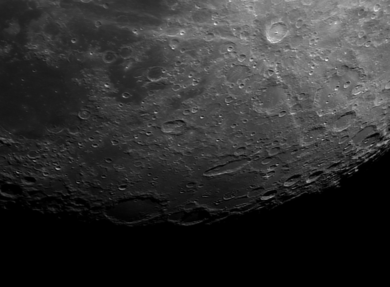 2023-05-02-1949_0-U-R-Moon.jpg.c32d6d586c8037c7f6db9a69e8791907.jpg