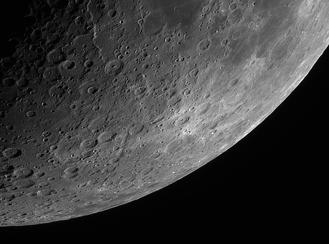 2023-06-24-2016_8-U-R-Moon.jpg.6a6240096ae1eeda01bd491423ac5fac.jpg