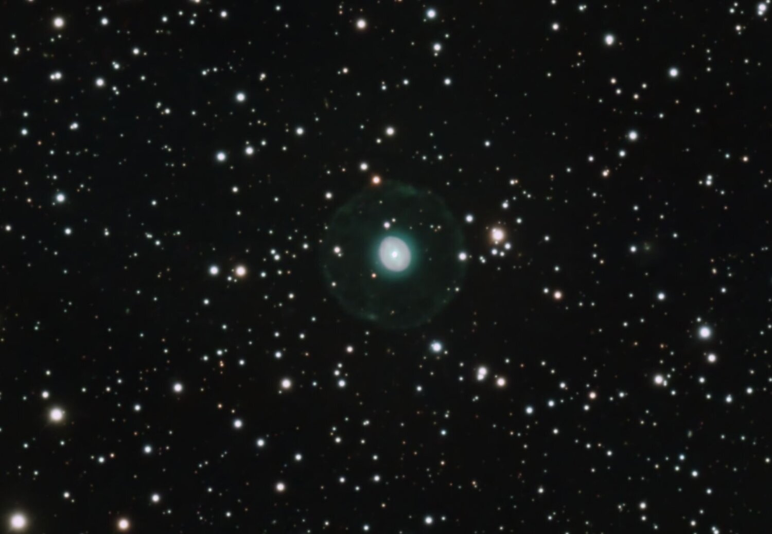NGC6826_Crop.thumb.jpg.b734361cb81ac6abab2bbe648a47fdb2.jpg