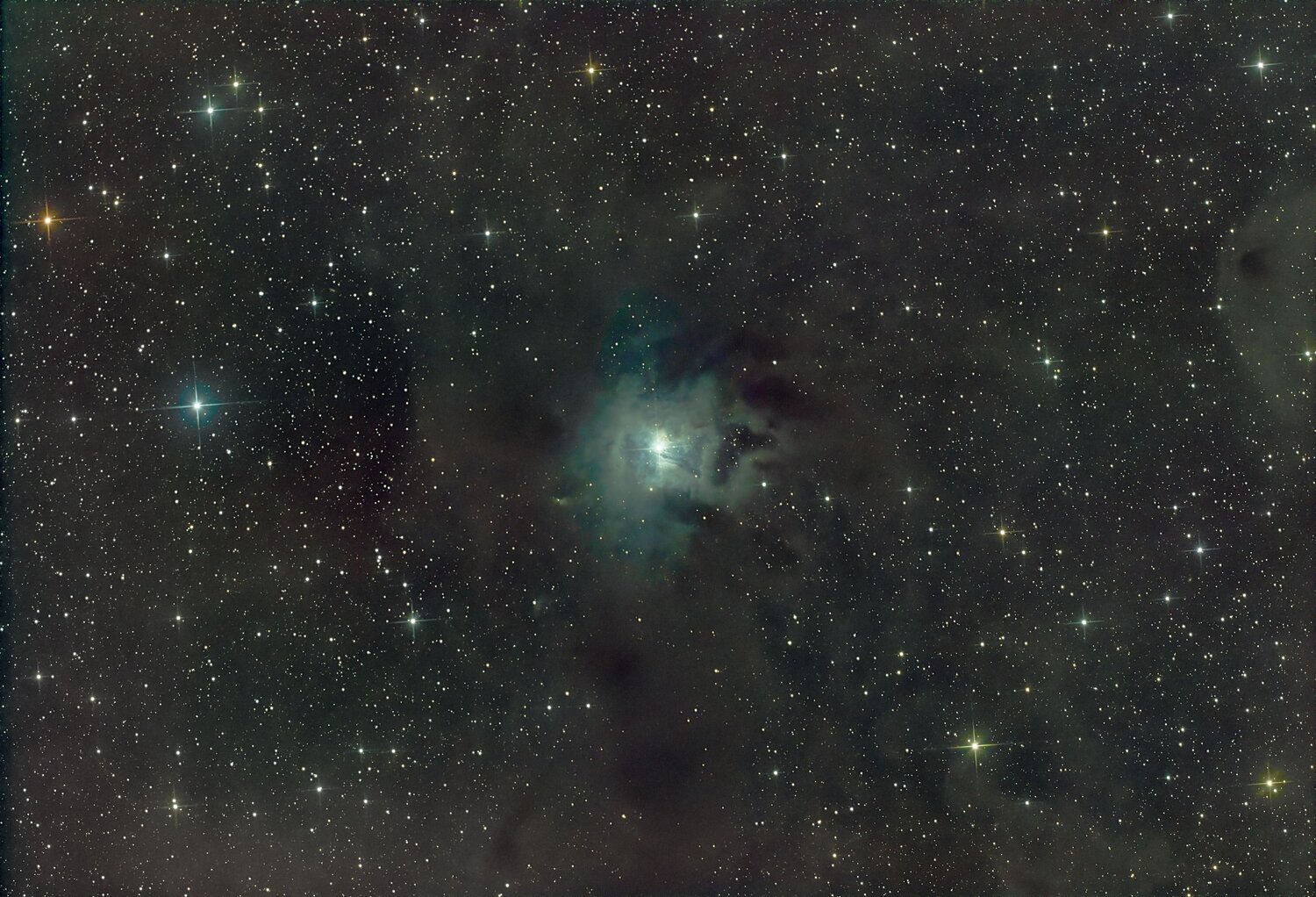 NGC7023bis.thumb.jpg.e43f4366ee5cc9f4c29f213b2786b2b9.jpg