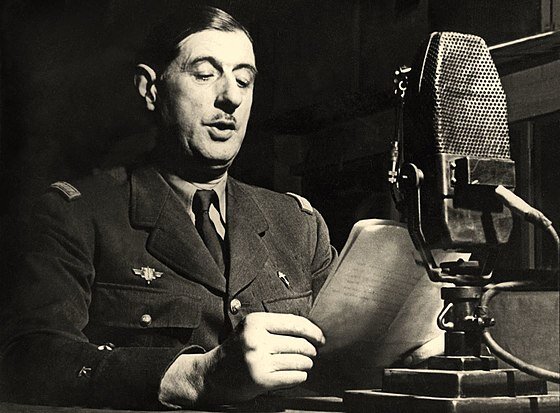 Charles_de_Gaulle_au_micro_de_la_BBC.jpg.8a08980c9ae8ad8f6a51c113da6003fa.jpg