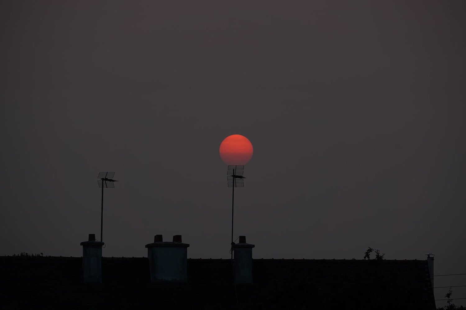 Le soleil vers 20h50 sur Concarneau 18.08.2024 b.jpg